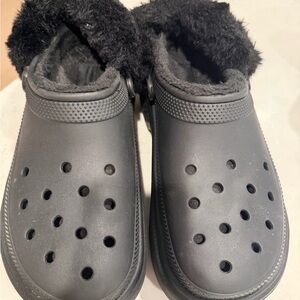 CROCS Black Fuzzy Lined Loafers